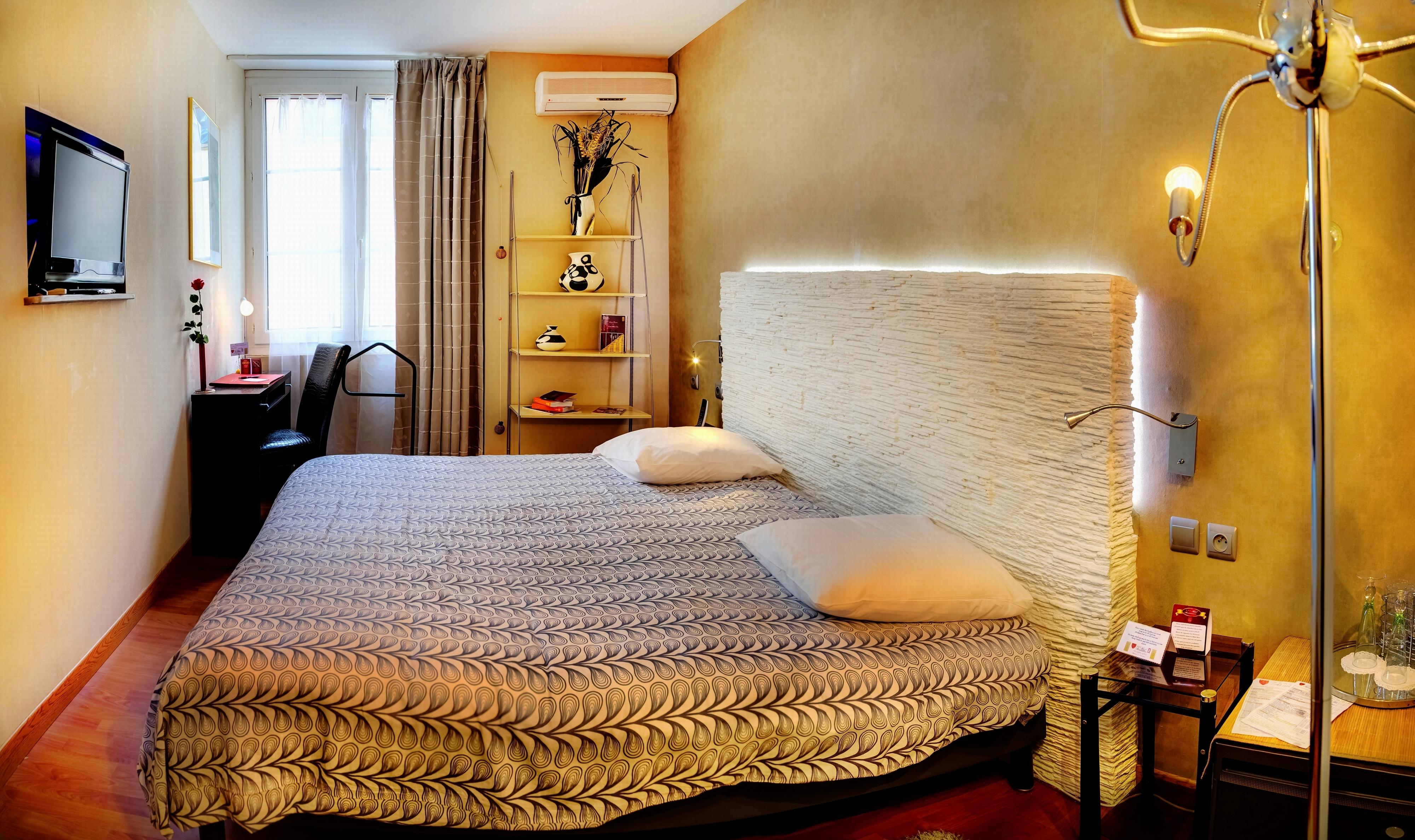 Hotel Renaissance Castres  Exterior photo